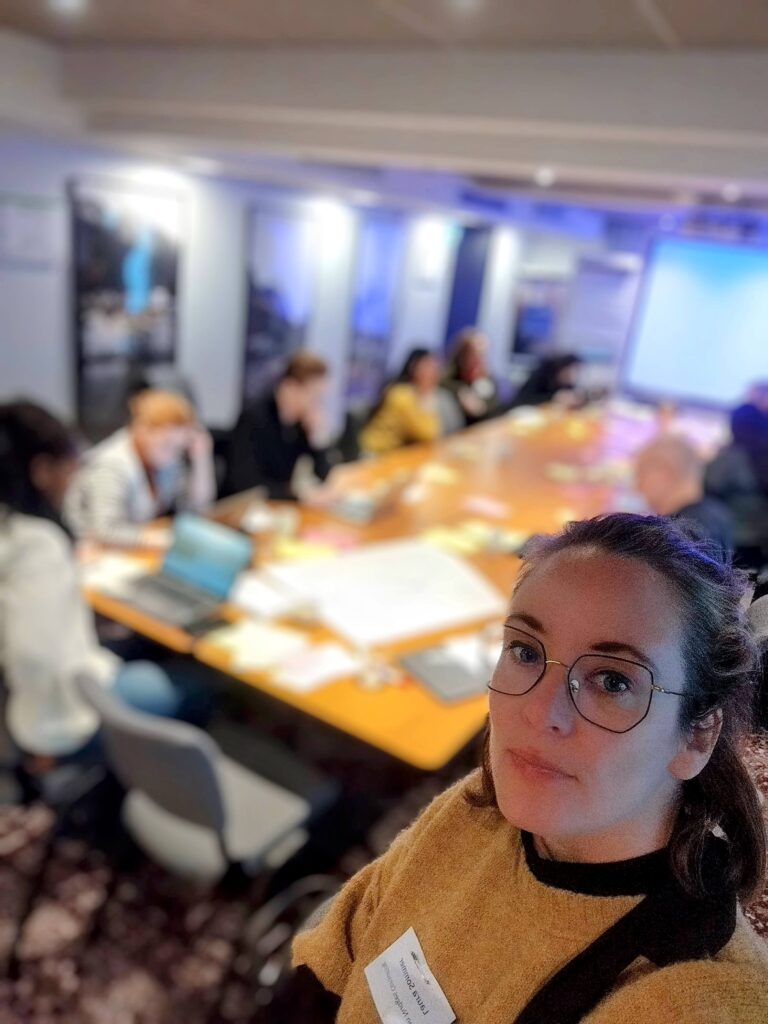 Laura teaching a behavioural science workshop.